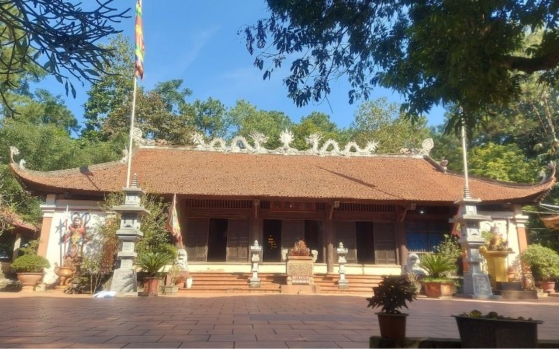 Toàn cảnh không gian linh thiêng tại đền Du Yến 